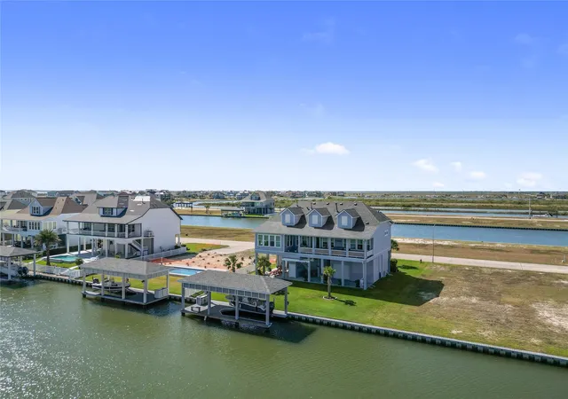 4th image of 9 Hawkeye, Hitchcock, TX 77563 | MLS# 16683512
