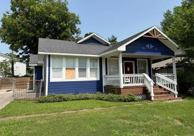 Photo 2 of Single family home for sale at 9405 Ashville Dr, Houston, TX 77051 | MLS# 70245260 | Listing updated on 2026-08-25