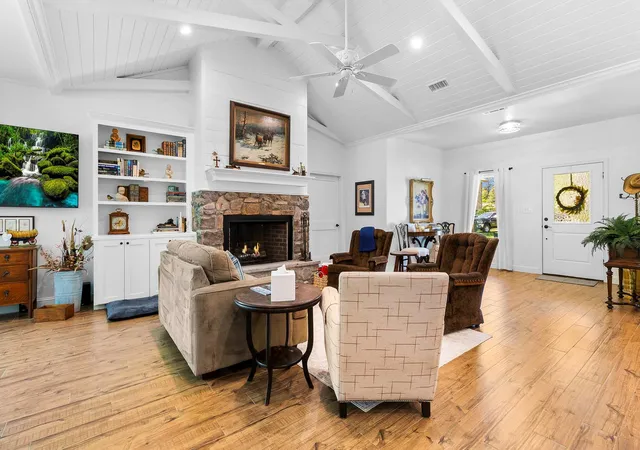 5th image of 229 Knollwood Crk, Onalaska, TX 77360 | MLS# 88158898