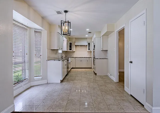 Photo 3 of Sale Pending at 17811 Hawk Hvn Ln, Spring, TX 77379 | MLS# 52784325 | Listing updated on 2026-09-09