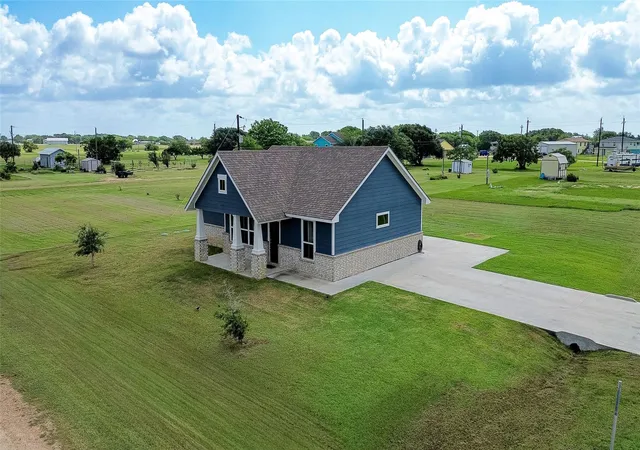 Homes for sale in Palacios, TX | 497 Arrowhead Dr, Palacios, TX 77465 | MLS# 56443403
