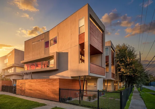 1st image of 1703 Beall St, Houston, TX 77008 | MLS# 91644722