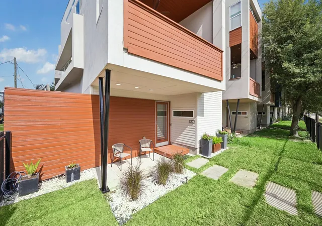 2nd image of 1703 Beall St, Houston, TX 77008 | MLS# 91644722