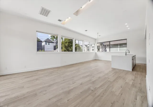 3rd image of 1703 Beall St, Houston, TX 77008 | MLS# 91644722