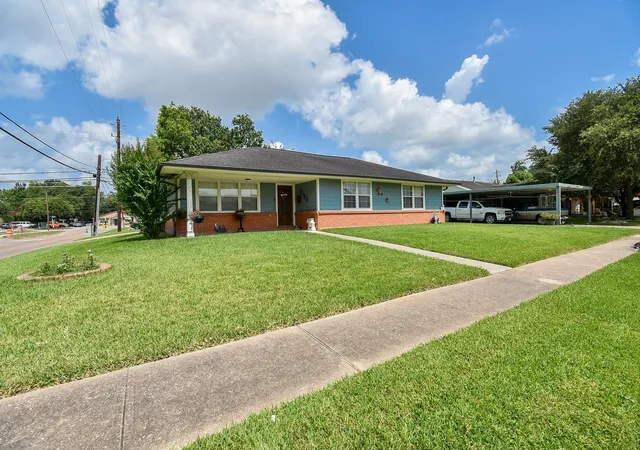Photo 3 of Sale Pending at 1801 Buchanan St, Pasadena, TX 77502 | MLS# 49018726 | Listing updated on 2026-10-08
