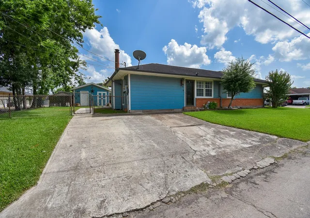 Photo 4 of Sale Pending at 1801 Buchanan St, Pasadena, TX 77502 | MLS# 49018726 | Listing updated on 2026-10-08