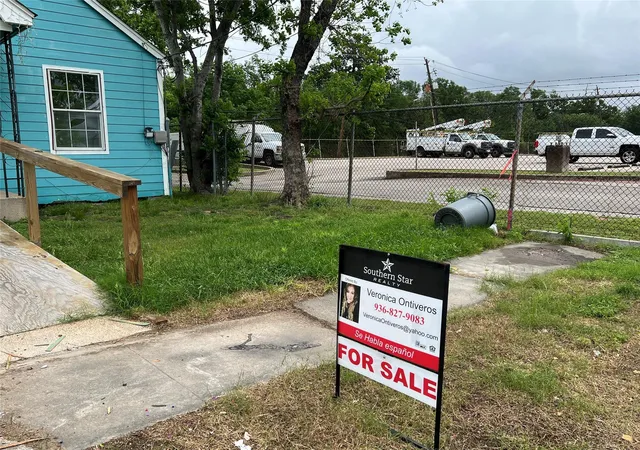 Photo 2 of Single family home for sale at 5745 Newport St, Houston, TX 77023 | MLS# 50682256 | Listing updated on 2026-09-21