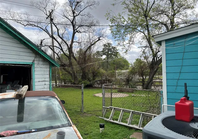 Photo 3 of Single family home for sale at 5745 Newport St, Houston, TX 77023 | MLS# 50682256 | Listing updated on 2026-09-21