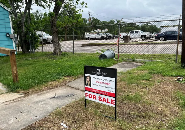Photo 3 of Single family home for sale at 5745 Newport St, Houston, TX 77023 | MLS# 50682256 | Listing updated on 2026-09-21