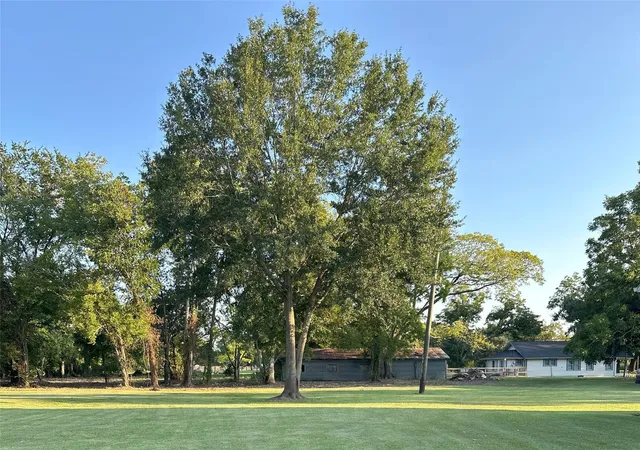 Photo 3 of Sale Pending at 4022 Crosby Cedar Byp Rd, Baytown, TX 77521 | MLS# 30996620 | Listing updated on 2026-08-30