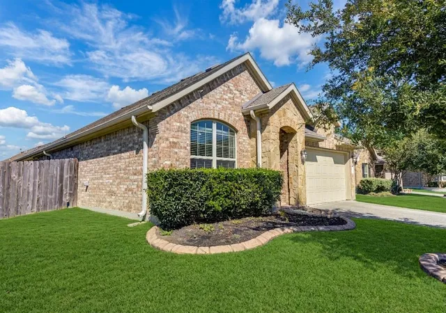 Photo 3 of Single family home for sale at 18107 Svensson Slade Ln, Houston, TX 77044 | MLS# 70216030 | Listing updated on 2026-08-20