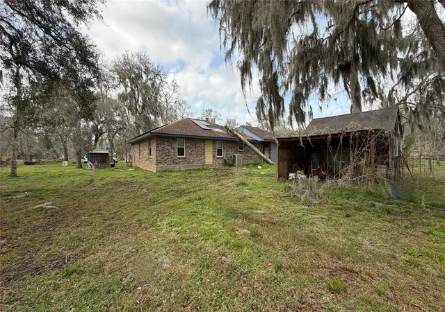 Photo 2 of Single family home for sale at 227 County Rd 912a, Brazoria, TX 77422 | MLS# 5644885 | Listing updated on 2026-03-01