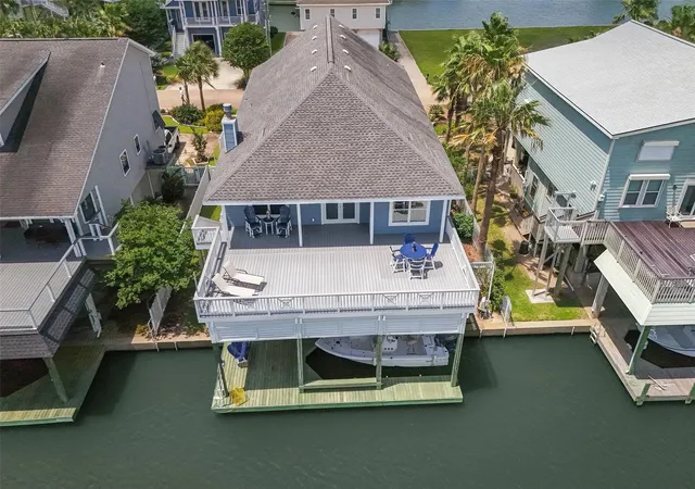 2nd image of 318 Sunset Cir, Galveston, TX 77554 | MLS# 32757624
