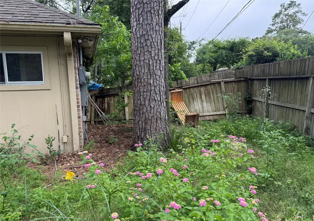 Photo 3 of Sale Pending at 13410 Vestavia Ct, Houston, TX 77069 | MLS# 5610113 | Listing updated on 2026-09-17