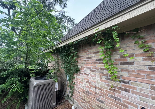 Photo 3 of Sale Pending at 13410 Vestavia Ct, Houston, TX 77069 | MLS# 5610113 | Listing updated on 2026-09-17