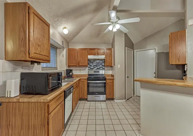 3rd image of 5931 Woodmancote Dr, Humble, TX 77346 | MLS# 62540768