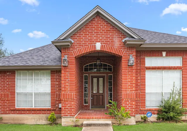 2nd image of 6908 Westgate St, Wallis, TX 77485 | MLS# 43531679