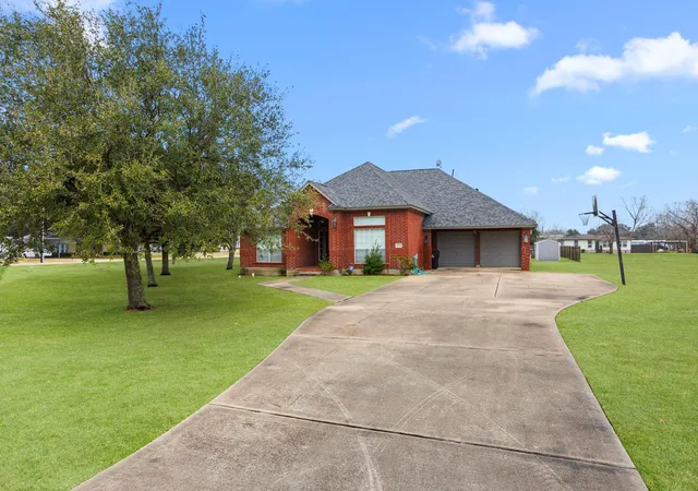 Photo 3 of Single family home for sale at 6908 Westgate St, Wallis, TX 77485 | MLS# 43531679 | Listing updated on 2026-07-24