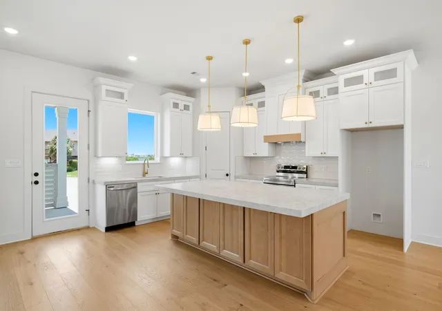 Photo 4 of Single family home for sale at 9814 Tulum Ct, Galveston, TX 77554 | MLS# 19333311 | Listing updated on 2026-09-04