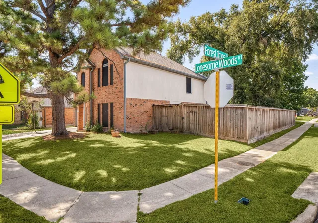 Photo 2 of Single family home for sale at 6923 Lonesome Woods Trl, Humble, TX 77346 | MLS# 29539311 | Listing updated on 2026-08-31