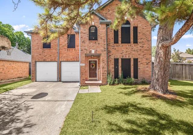 Photo 3 of Single family home for sale at 6923 Lonesome Woods Trl, Humble, TX 77346 | MLS# 29539311 | Listing updated on 2026-08-31