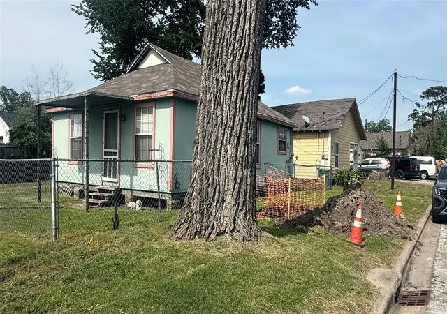 1st image of 4202 Gano St, Houston, TX 77009 | MLS# 52819577
