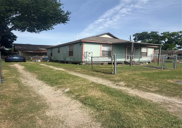 3rd image of 4202 Gano St, Houston, TX 77009 | MLS# 52819577