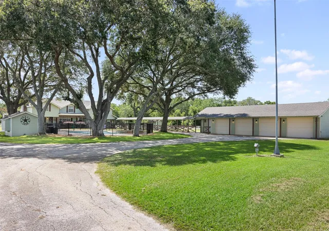 2nd image of 6541 Eagle Nest Acres Dr, Wallis, TX 77485 | MLS# 3974034