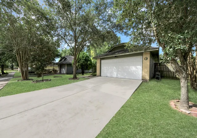 Homes for sale in Sugar Land, TX | 13827 Bay Gardens Dr, Sugar Land, TX 77498 | MLS# 65442810