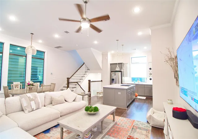 3rd image of 1806 Colonel Forbins Dr, Houston, TX 77043 | MLS# 76840006