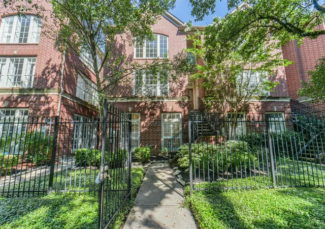 Photo 2 of Townhouse for sale at 227 Mcgowen St, Houston, TX 77006 | MLS# 36221672 | Listing updated on 2026-09-13
