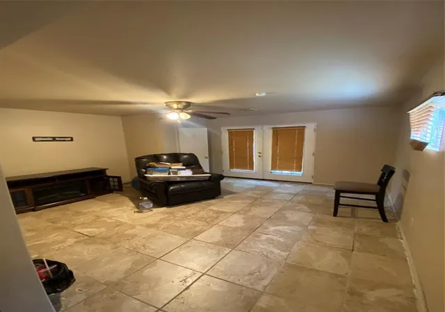 Photo 3 of Sale Pending at 5722 Lakefield Dr, Houston, TX 77033 | MLS# 65589517 | Listing updated on 2025-09-20