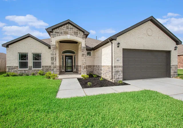 Homes for sale in West Columbia, TX | 411 Wellshire Dr, West Columbia, TX 77486 | MLS# 94255130
