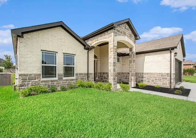 Homes for sale in West Columbia, TX | 411 Wellshire Dr, West Columbia, TX 77486 | MLS# 94255130