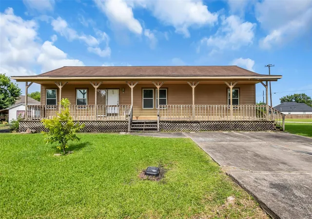 Photo 1 of Single family home for sale at 831 Easy St, La Porte, TX 77571 | MLS# 68221509 | Listing updated on 2026-10-02