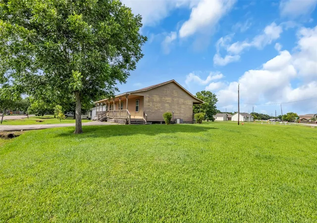 Photo 2 of Single family home for sale at 831 Easy St, La Porte, TX 77571 | MLS# 68221509 | Listing updated on 2026-10-02