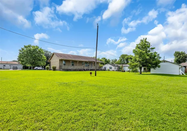 Photo 3 of Single family home for sale at 831 Easy St, La Porte, TX 77571 | MLS# 68221509 | Listing updated on 2026-10-02