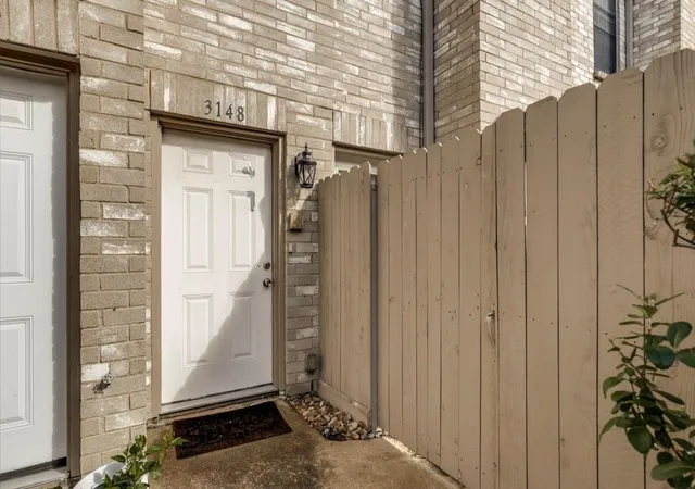 Photo 2 of Condo for sale at 3148 Holly Hall St #3148, Houston, TX 77054 | MLS# 3485272 | Listing updated on 2026-08-31