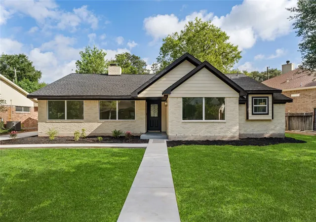 Photo 1 of Sale Pending at 6010 Cartagena St, Houston, TX 77035 | MLS# 200975 | Listing updated on 2026-08-29