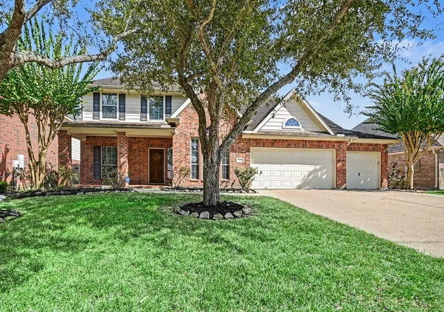 Photo 1 of Single family home for sale at 917 Almond Pointe, League City, TX 77573 | MLS# 48063202 | Listing updated on 2026-09-16