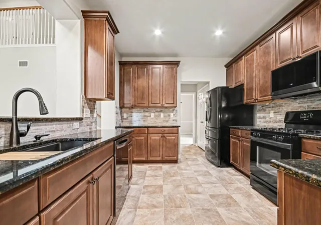 Photo 4 of Single family home for sale at 917 Almond Pointe, League City, TX 77573 | MLS# 48063202 | Listing updated on 2026-10-13