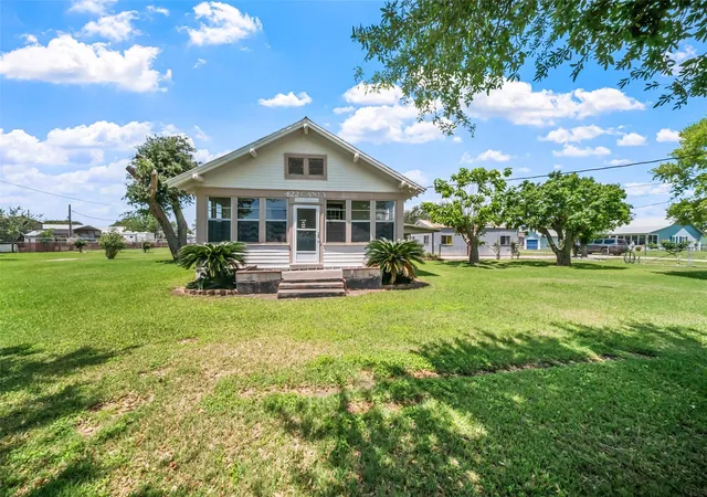 Photo 1 of Single family home for sale at 422 Caney St, Matagorda, TX 77457 | MLS# 9947925 | Listing updated on 2026-06-16