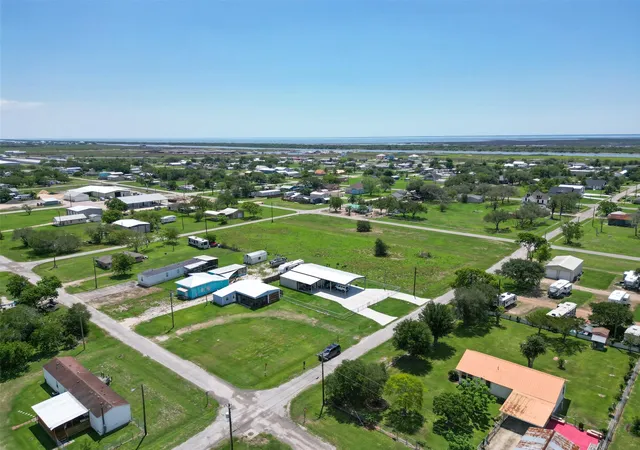 Photo 3 of Single family home for sale at 422 Caney St, Matagorda, TX 77457 | MLS# 9947925 | Listing updated on 2026-06-16