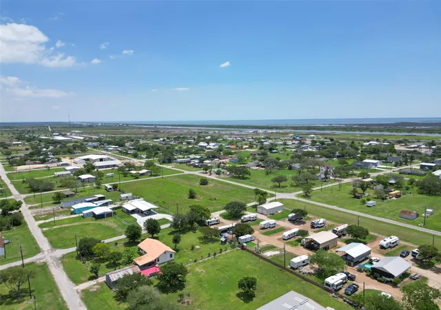 Photo 4 of Single family home for sale at 422 Caney St, Matagorda, TX 77457 | MLS# 9947925 | Listing updated on 2026-06-16