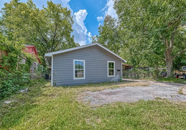 Photo 2 of Multi family home for sale at 4416 Quitman St, Houston, TX 77026 | MLS# 77171139 | Listing updated on 2026-08-27