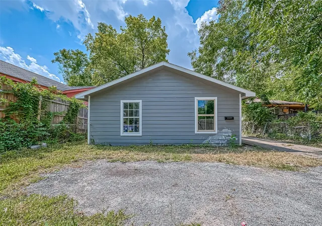 Photo 3 of Multi family home for sale at 4416 Quitman St, Houston, TX 77026 | MLS# 77171139 | Listing updated on 2026-08-27