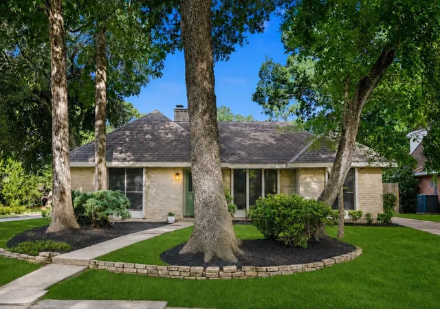 Photo 1 of Sale Pending at 3811 Honey Brk Dr, Kingwood, TX 77345 | MLS# 6511559 | Listing updated on 2026-09-16