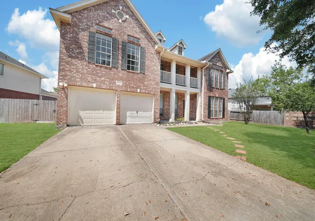 Photo 2 of Single family home for sale at 10822 Trail Ridge Dr, Houston, TX 77064 | MLS# 58954238 | Listing updated on 2026-09-21
