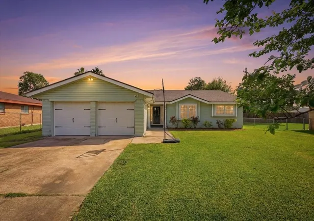 2nd image of 1020 Arthur St, Bridge City, TX 77611 | MLS# 14402681