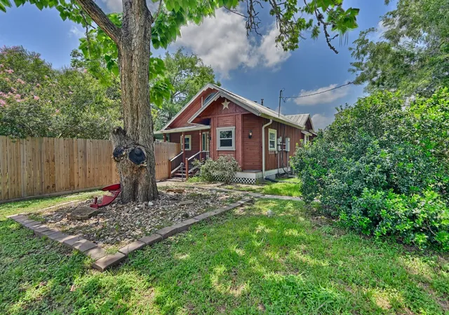 Homes for sale in New Ulm, TX | 333 Walnut St, New Ulm, TX 78950 | MLS# 74225509